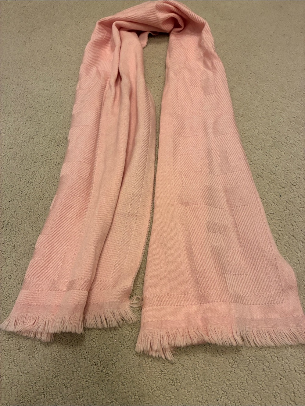 Authentic FENDI Light Pink 100% Wool FF Zucca Logo Scarf 👝